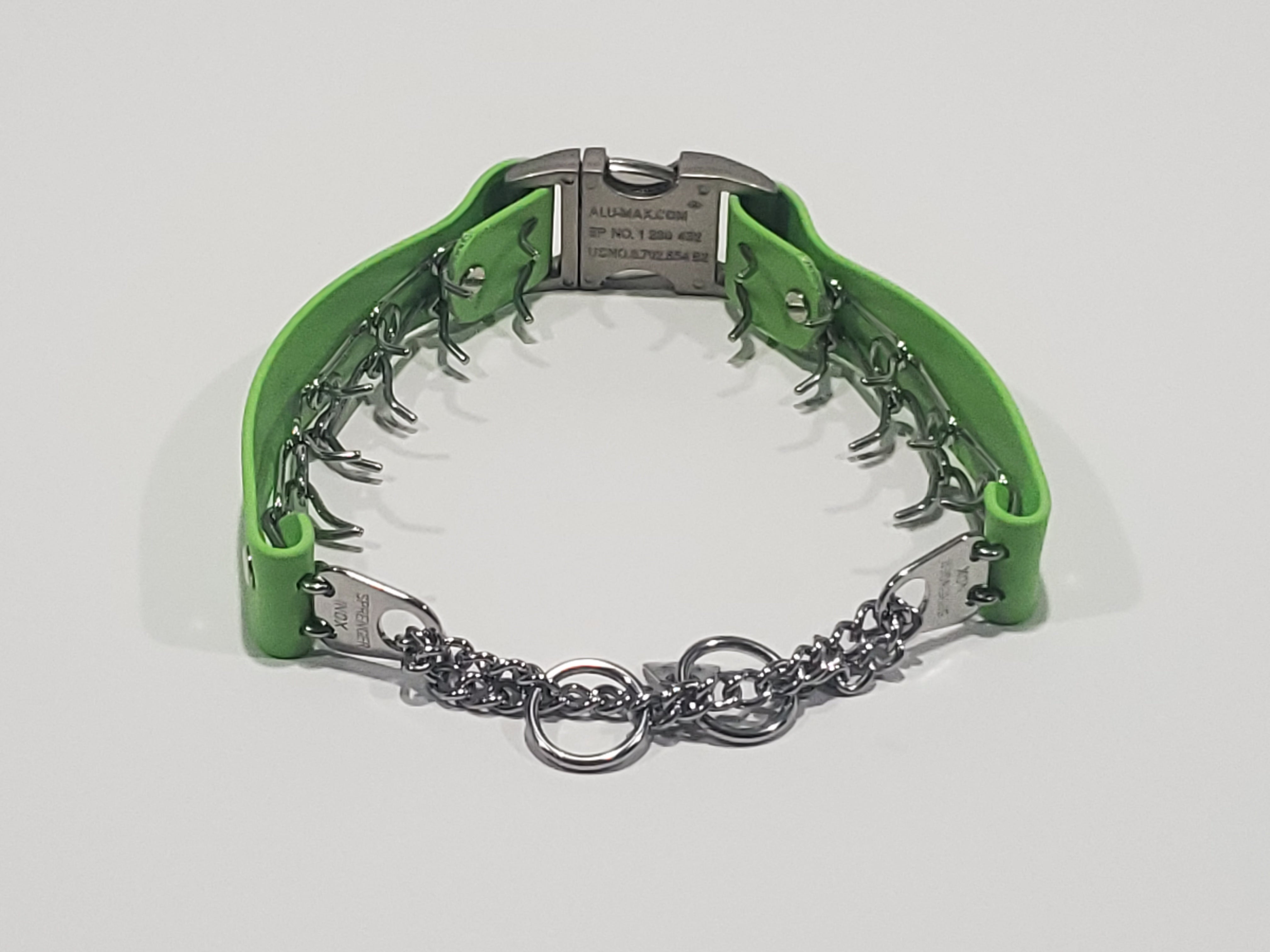 Hidden prong clearance collar with snap